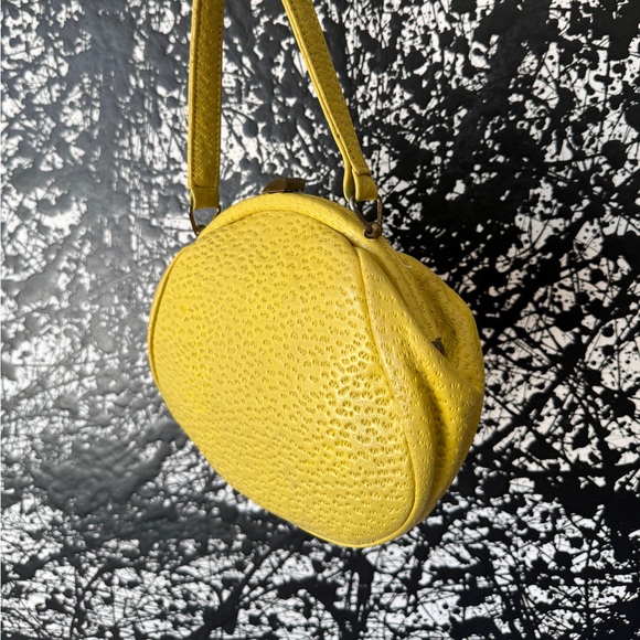 Beautiful vintage yellow ostrich skin purse with brass clasp - Picture 11 of 11